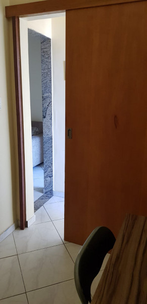 Apartamento à venda Centro com 48m² e 1 quarto por R$ 220.000 - 1795656968-ape-porta-do-quarto.jpg