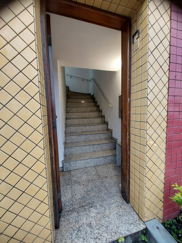 Comercial à venda Vila Gustavo com 240m² e 1 quarto por R$ 940.000 - 361826415-3-escada-principal.jpg