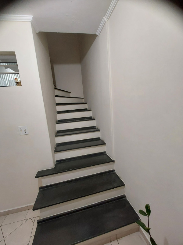 Comercial à venda Vila Gustavo com 240m² e 1 quarto por R$ 940.000 - 668909834-18-escada-acesso-piso-superior.jpg