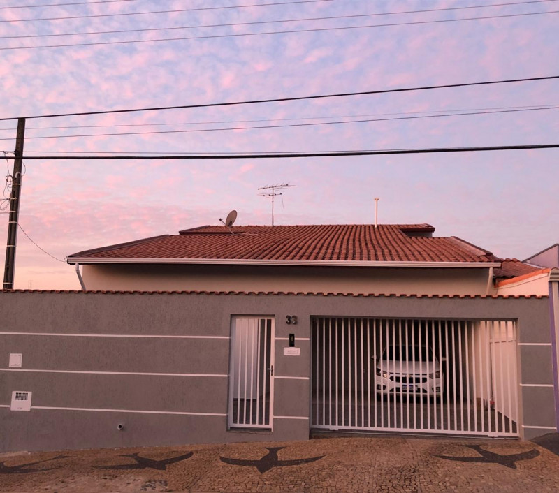 Casa à venda Jardim dos Oliveiras com 258m² e 3 quartos por R$ 749.000 - 2004921513-099060af-52db-4996-953a-83417cf72491.jpeg