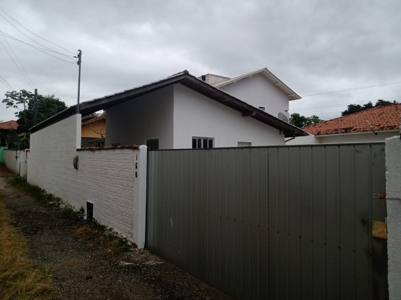 Casa à venda Ingleses do Rio Vermelho com 250m² e 2 quartos por R$ 300.000 - 1868560060-09eecc93-b99a-45ad-ad3c-2bbfec55a6b0.jpeg