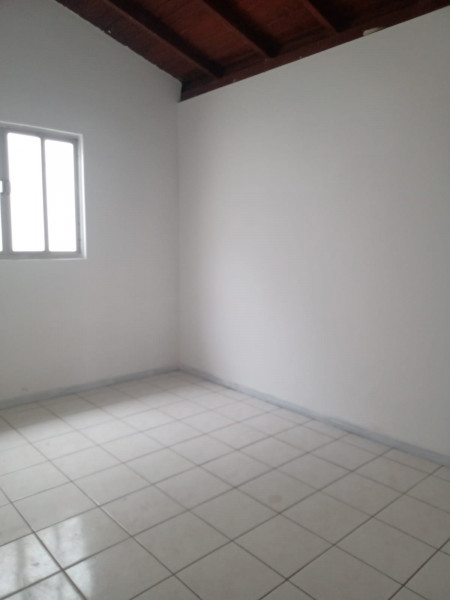 Casa à venda Ingleses do Rio Vermelho com 250m² e 2 quartos por R$ 300.000 - 2144317102-df77b166-4e84-48a3-b047-b25168182a30.jpeg