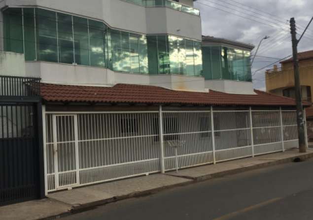 imóvel com 300m²