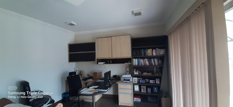 Casa à venda Jardim Murayama com 260m² e 3 quartos por R$ 1.200.000 - 1361723856-escritorio-sala-intima.jpeg