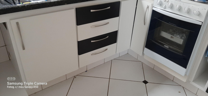 Casa à venda Jardim Murayama com 260m² e 3 quartos por R$ 1.200.000 - 1917967054-cozinha.jpeg