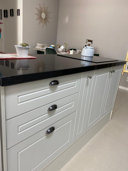 Apartamento à venda Centro com 69m² e 2 quartos por R$ 670.000 - 110298331-4-foto-apto-cozinha-balcao.jpg