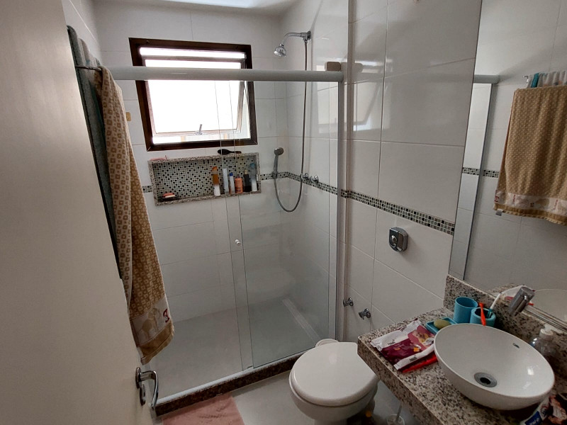 Apartamento à venda Recreio dos Bandeirantes com 117m² e 3 quartos por R$ 660.000 - 597118136-banheiro-social-02.jpeg