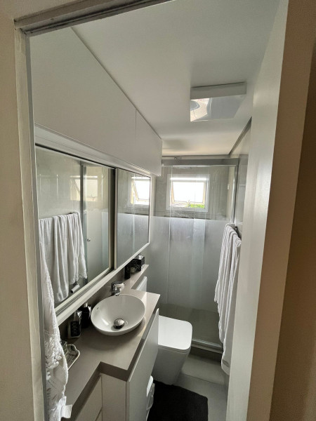 Apartamento à venda Jardim Aeroporto com 49m² e 2 quartos por R$ 470.000 - 863435557-banheiro.jpeg