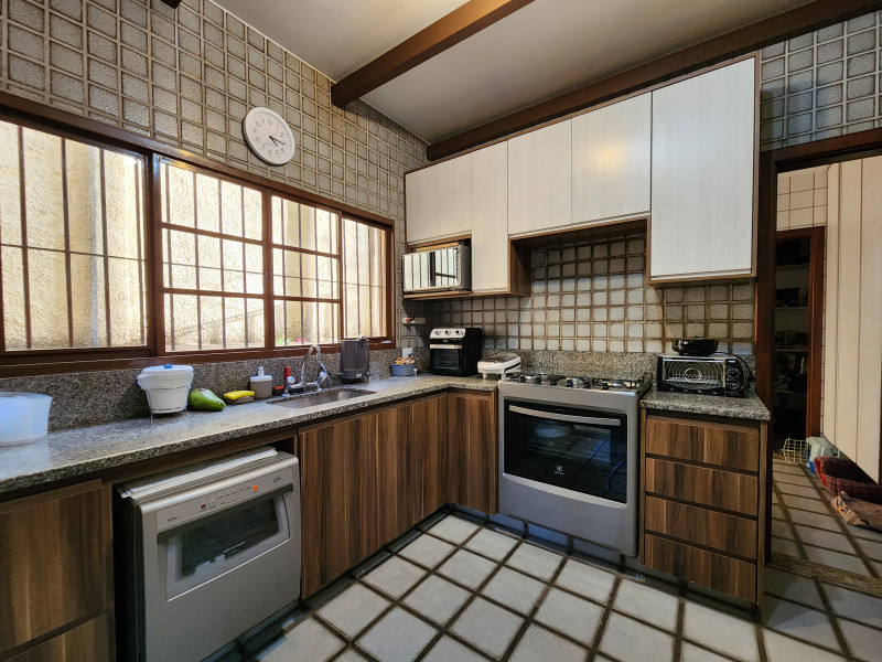 Casa à venda Belvedere com 260m² e 3 quartos por R$ 2.080.000 - 1107039518-cozinha.jpg