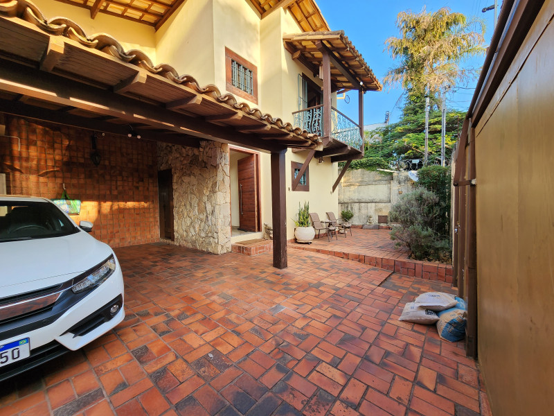 Casa à venda Belvedere com 260m² e 3 quartos por R$ 2.080.000 - 1542736291-garagem.jpg