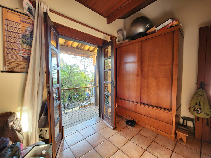 Casa à venda Belvedere com 260m² e 3 quartos por R$ 2.080.000 - 1672829637-quarto-varanda-fundo.jpg