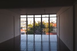 Comercial à venda Passo d'Areia com 130m² - 1 dormitório -  vagas - R$ 268.000 - 362189259-20200616-163156.jpg