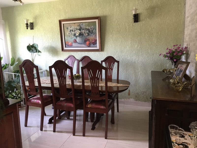 Casa à venda Centro com 213m² e 4 quartos por R$ 750.000 - 1838276430-c3e2533d-2c1b-4a06-a66b-3dc7925ac755.jpeg