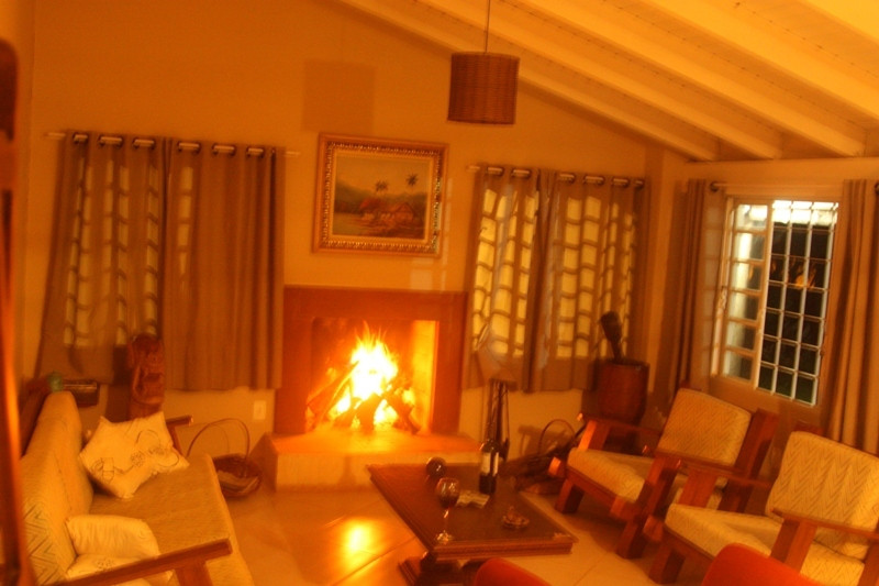 Chácara à venda Santana com 6000m² e 5 quartos por R$ 2.500.000 - 1133378562-sala-lareira-3.JPG