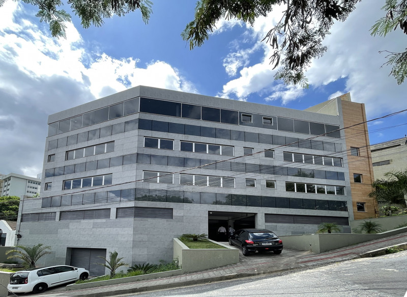 Comercial à venda Estoril com 1800m² e 1 quarto por R$ 8.300.000 - 1762285962-fachada-frontal.jpg