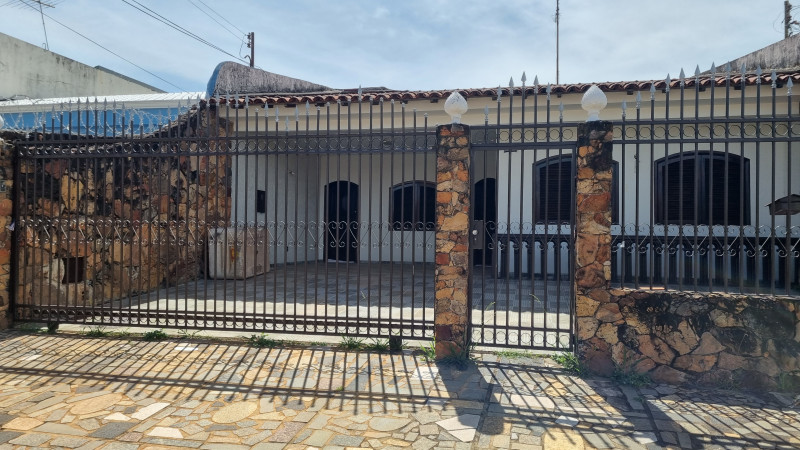 Casa à venda Centro com 400m² e 5 quartos por R$ 750.000 - 1383875472-01.jpg