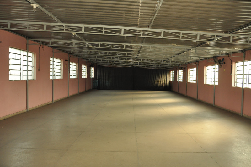 Comercial à venda Bangu com 2340m² e 1 quarto por R$ 7.900.000 - 1913512523-foto-7-colegio.jpg