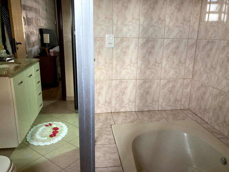 Casa à venda Centro com 348m² e 5 quartos por R$ 1.550.000 - 2004352979-da1209fd-31ee-4010-b866-06aa66eedaac.jpeg
