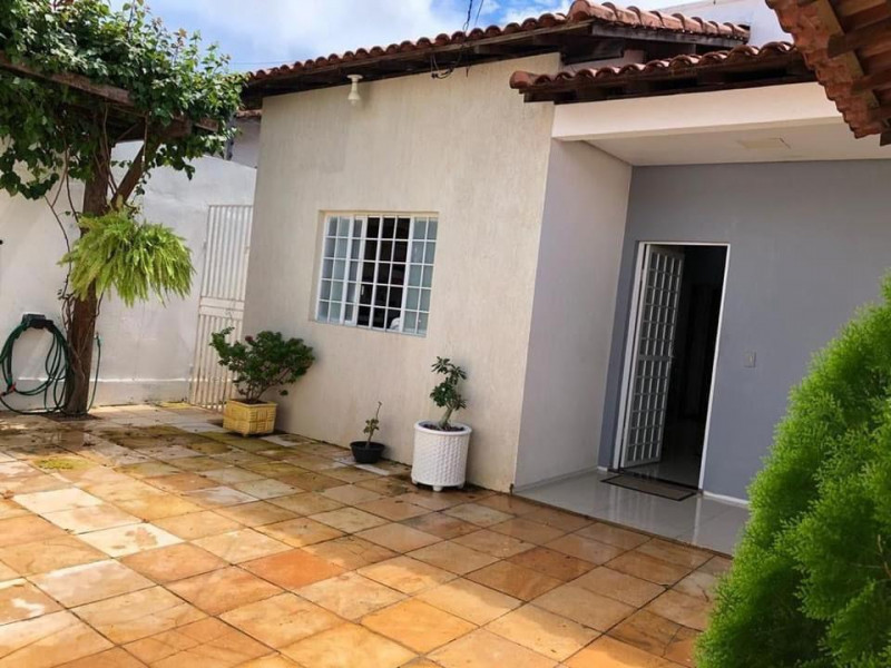 Casa à venda Flores I com 200m² e 3 quartos por R$ 165.000 - 669990691-img-7568.jpeg