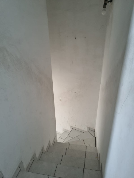 Terreno à venda Jardim Santa Rosa com 160m² e 1 quarto por R$ 400.000 - 1013807424-escada.jpg