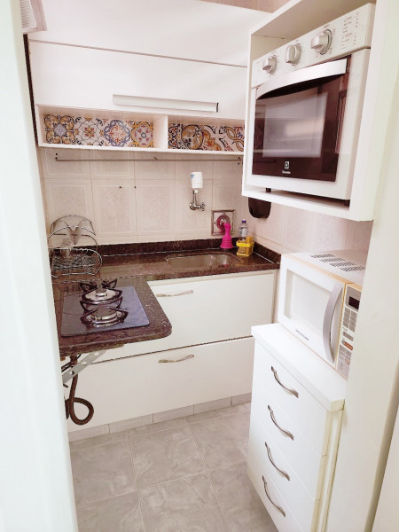 Kitnet à venda Gloria com 20m² e 1 quarto por R$ 240.000 - 606818386-20230328-165754.jpg