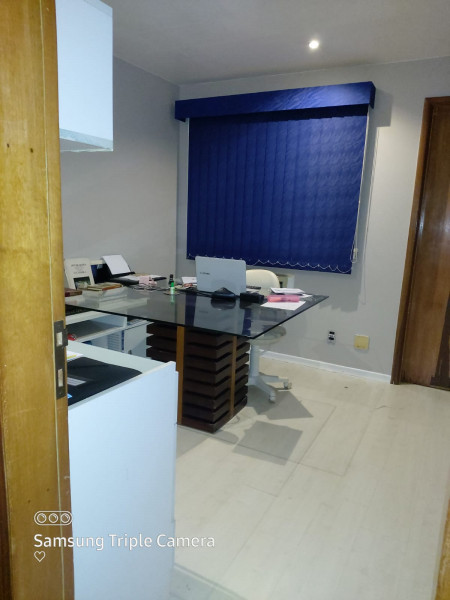 Apartamento à venda Recreio dos Bandeirantes com 180m² e 3 quartos por R$ 1.380.000 - 486479849-suite-menor-piso-laminado-com-armarios-planejados-sem-closet.jpg