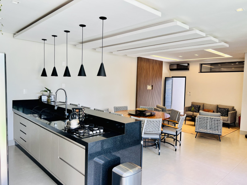 Casa de condomínio à venda Centro com 308m² e 4 quartos por R$ 2.995.000 - 869422584-bec26b87-b03c-410a-9e07-c023d64afe88.jpeg