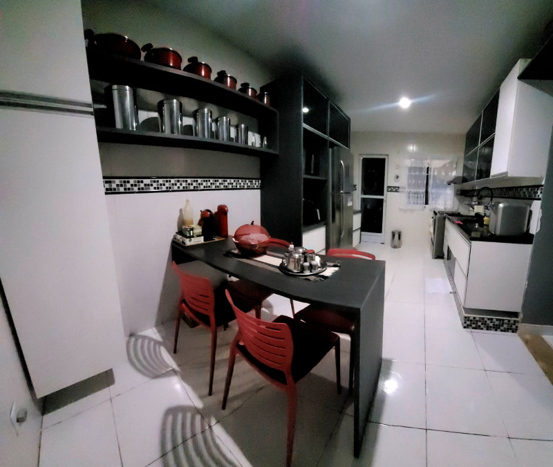Casa de condomínio à venda Vargem Pequena com 220m² e 3 quartos por R$ 560.000 - 38140422-61665c7c-2bb5-440b-950a-4b65b5c217b3.jpeg