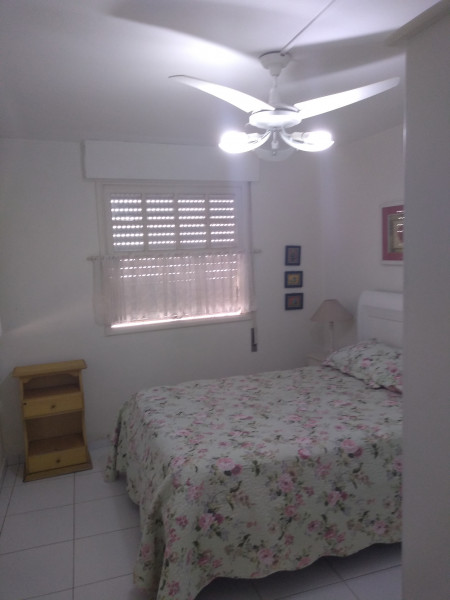 Apartamento à venda Aparecida com 39m² e 1 quarto por R$ 280.000 - 1037645041-quarto-janelas.jpg