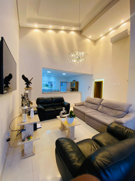 Casa à venda Jardim Belvedere com 260m² e 3 quartos por R$ 1.250.000 - 1941324026-730fa421-c1cd-4b0b-a3c2-79fbd7b3c0d9.jpeg