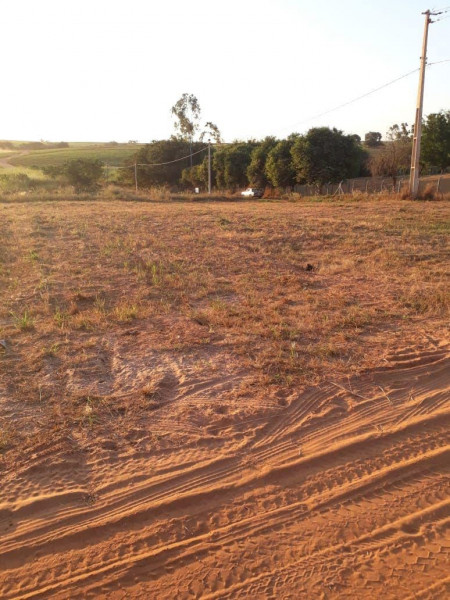 Terreno à venda Centro com 1300m² e 1 quarto por R$ 110.000 - 1477791125-img-20180626-wa0029.jpg