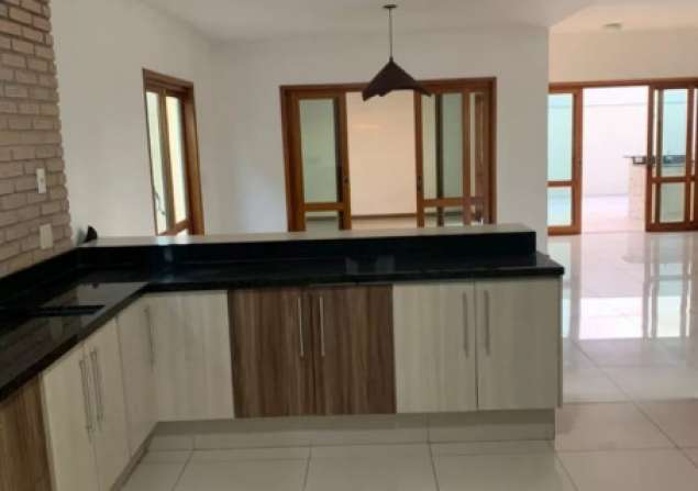 imóvel com 235m²