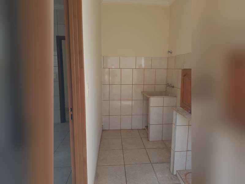 Casa à venda Centro com 154m² e 3 quartos por R$ 370.000 - lins-areaservico.jpg