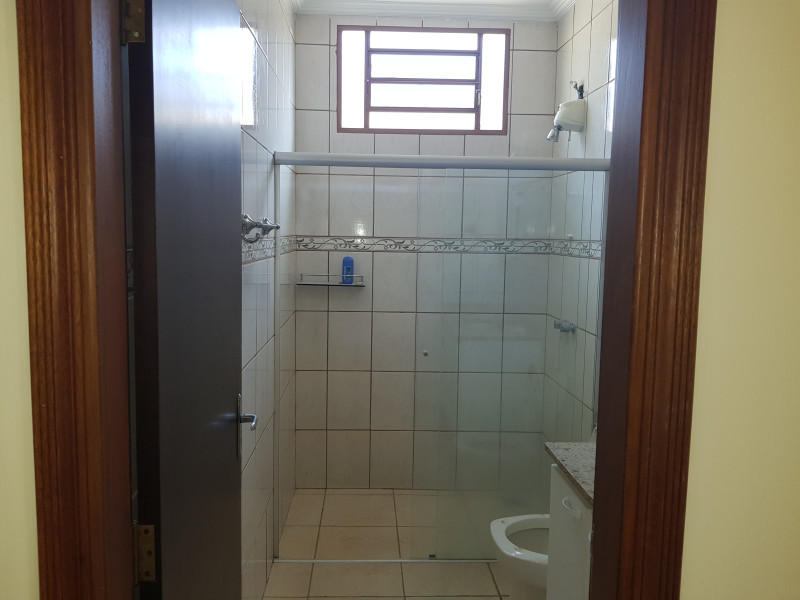 Casa à venda Centro com 154m² e 3 quartos por R$ 370.000 - lins-banheiroprincipal2.jpg