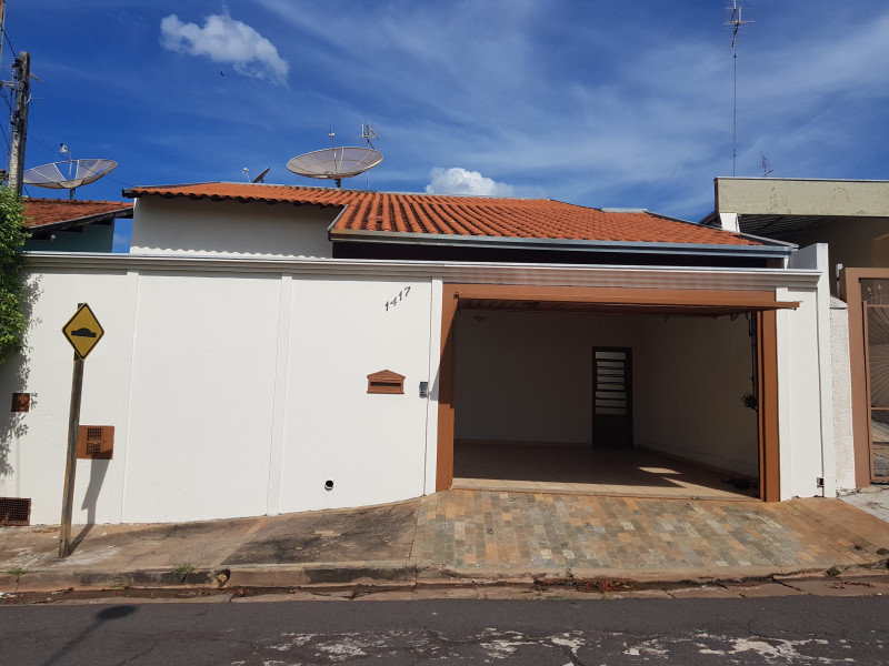 Casa à venda Centro com 154m² e 3 quartos por R$ 370.000 - lins-fachada1.jpg