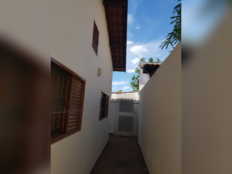 Casa à venda Centro com 154m² e 3 quartos por R$ 370.000 - lins-fundos.jpg