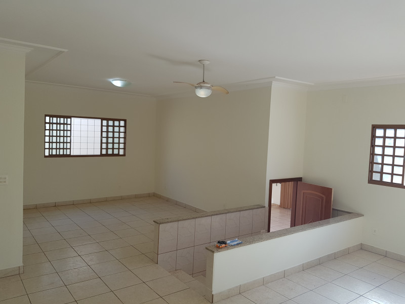 Casa à venda Centro com 154m² e 3 quartos por R$ 370.000 - lins-saladireita.jpg