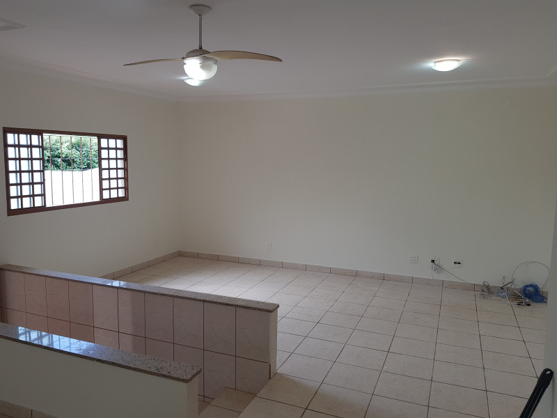 Casa à venda Centro com 154m² e 3 quartos por R$ 370.000 - lins-salaesquerda.jpg