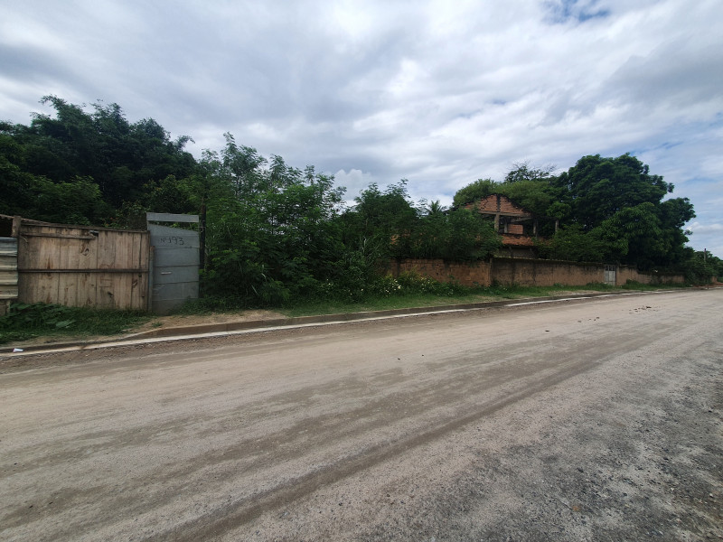 Terreno à venda Santa Rosa com 2700m² e 1 quarto por R$ 170.000 - 873713772-muro-dos-lotes-10111213.jpg