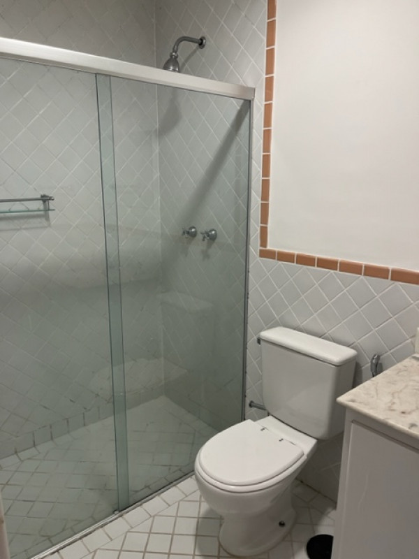 Casa para alugar Itaim Bibi com 200m² e 3 quartos por R$ 14.000 - 2076135398-segundo-banheiro.jpg