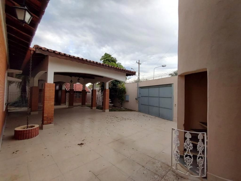 Casa à venda Jardim Dom Bosco com 295m² e 4 quartos por R$ 1.500.000 - 82885789-garagem-2.jpeg
