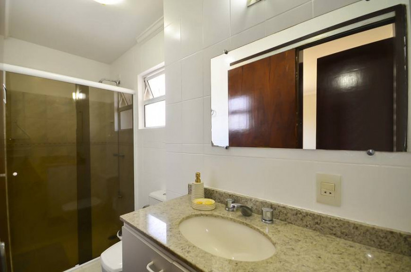 Casa de condomínio à venda Santa Candida com 207m² e 4 quartos por R$ 750.000 - 1415039079-banheiro.jpg