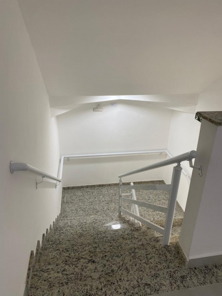 Apartamento à venda Parque Oratório com 50m² e 2 quartos por R$ 300.000 - 60773194-escada-1-andar.jpeg