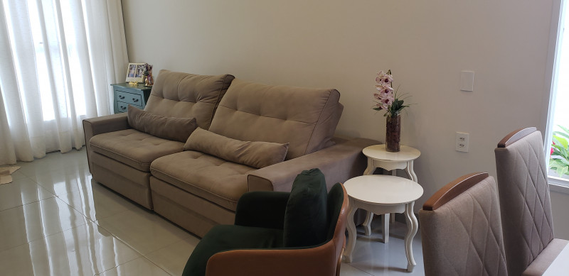 Casa à venda Jardim América com 403m² e 3 quartos por R$ 1.300.000 - 1321294162-sala-sofa.jpg