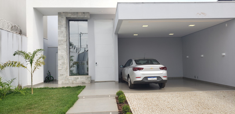 Casa à venda Jardim América com 403m² e 3 quartos por R$ 1.300.000 - 1419540641-garagem.jpg