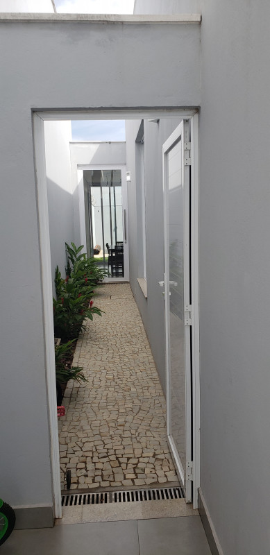 Casa à venda Jardim América com 403m² e 3 quartos por R$ 1.300.000 - 1558010550-corredor.jpg