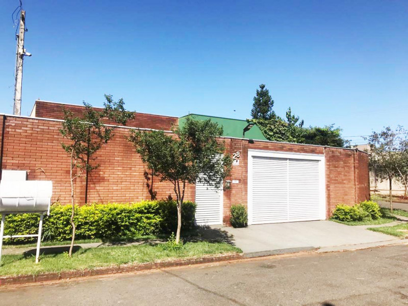 Casa à venda Conjunto Centauro com 236m² e 3 quartos por R$ 890.000 - 1614352009-frente.jpg