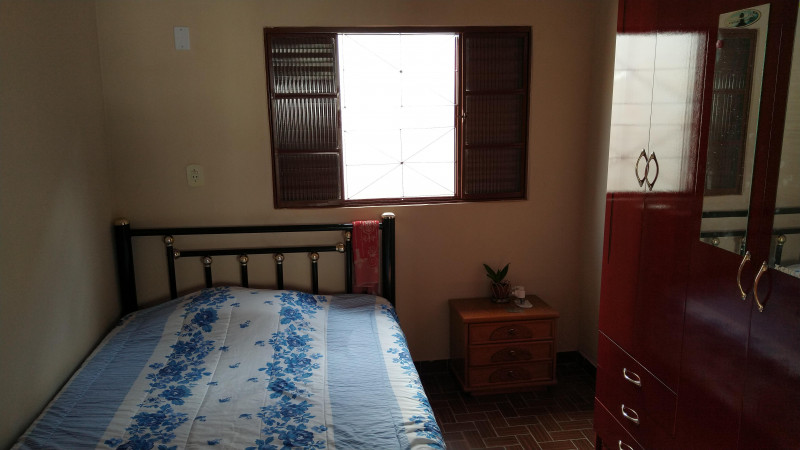Casa à venda Vila São Joaquim com 174m² e 4 quartos por R$ 370.000 - 1422100308-quarto-do-meio.jpg