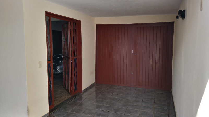 Casa à venda Vila São Joaquim com 174m² e 4 quartos por R$ 370.000 - 1488185272-varanda-garagem.jpg