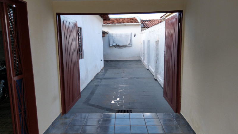 Casa à venda Vila São Joaquim com 174m² e 4 quartos por R$ 370.000 - 1530222700-quintal-1.jpg